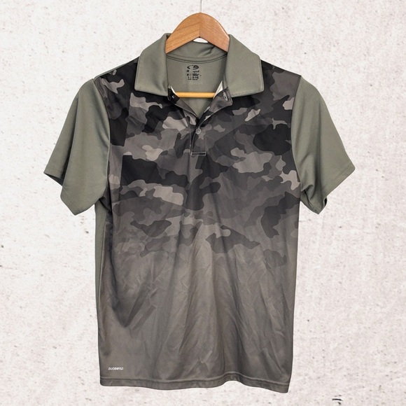 Champion Green and Black Short Sleeve Tee with Camouflage Design - Picture 1 of 4